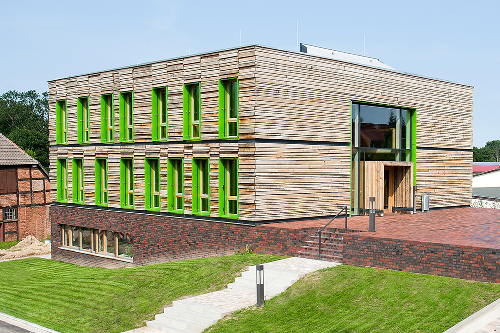 Bürogebäude der FNR in Holzrahmenbauweise mit Dämmstoffen aus Zellulose- und Holzfaserdämmstoffen