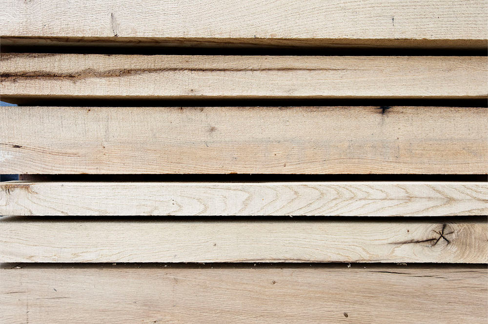 Fassade aus Recycling-Eichenaltholz.