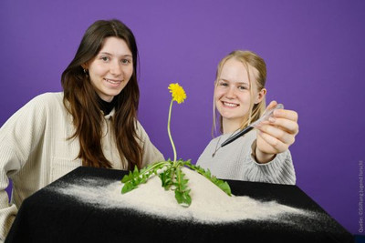 Sonderpreisträgerinnen „Nachwachsende Rohstoffe“ Anabel Richter und Estella Lützen. Bild: ©Stiftung Jugend forscht