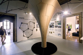 BioMat-Ausstellungsraum auf der Architektur-Biennale 2023 in Venedig. Photo by ReportArch / Andrea Ferro Photography